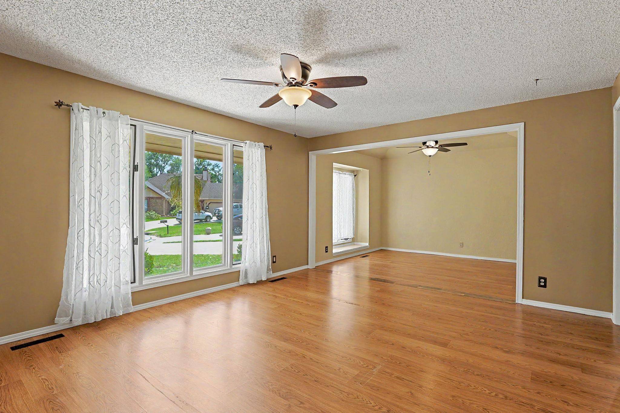 661 N Oak Ct, Derby, KS 67037