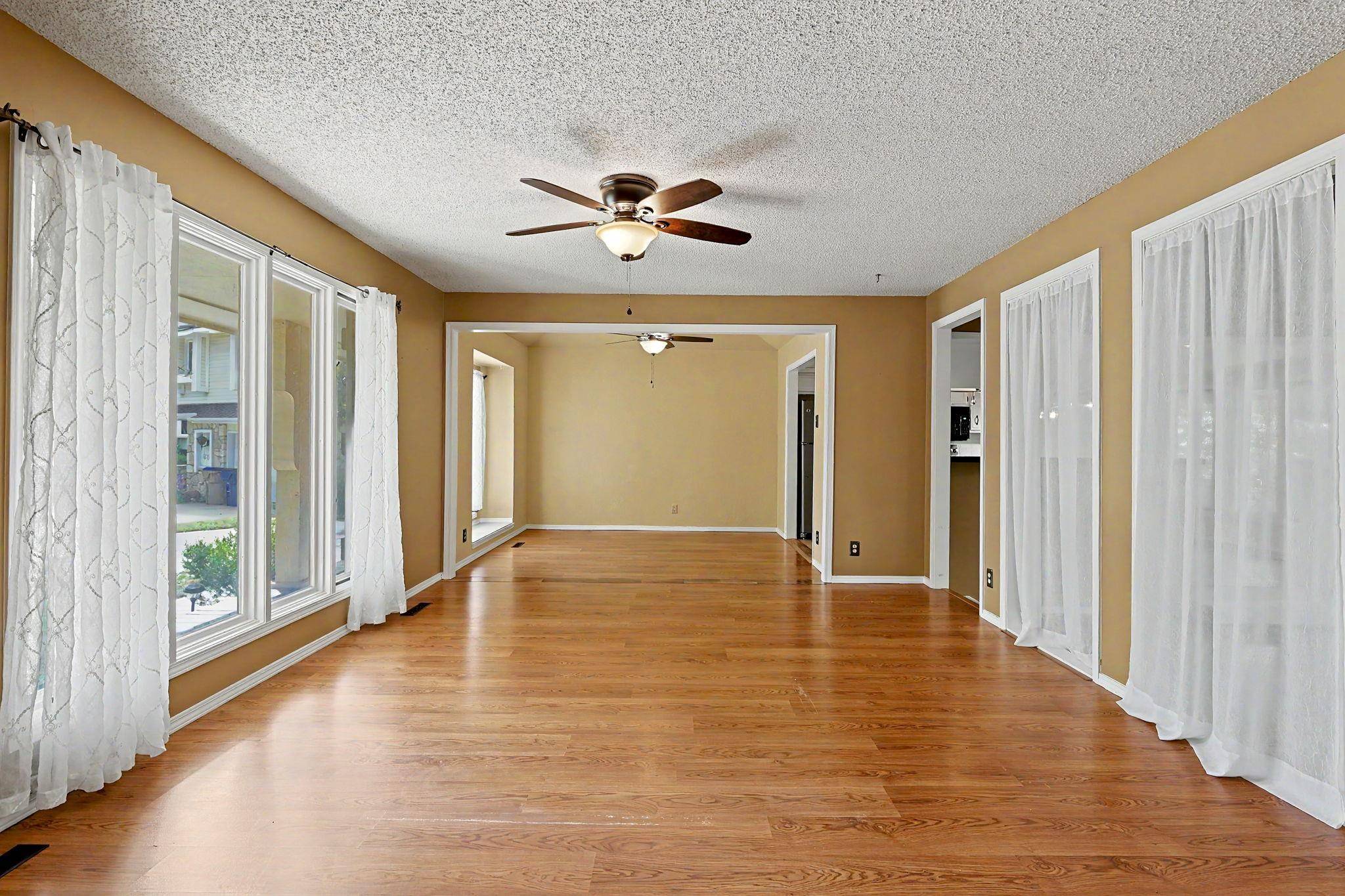 661 N Oak Ct, Derby, KS 67037