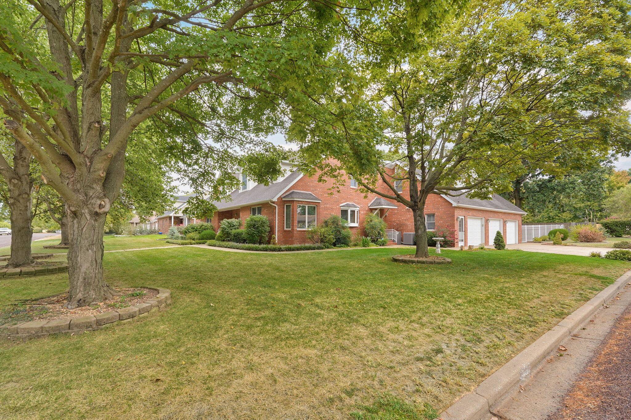 1401 Dierker DR, Monett, MO 65708