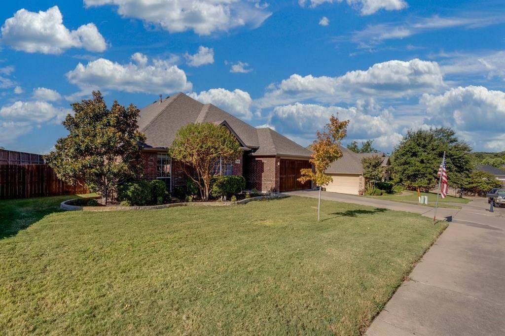 315 Castle Hill Drive, Burleson, TX 76028