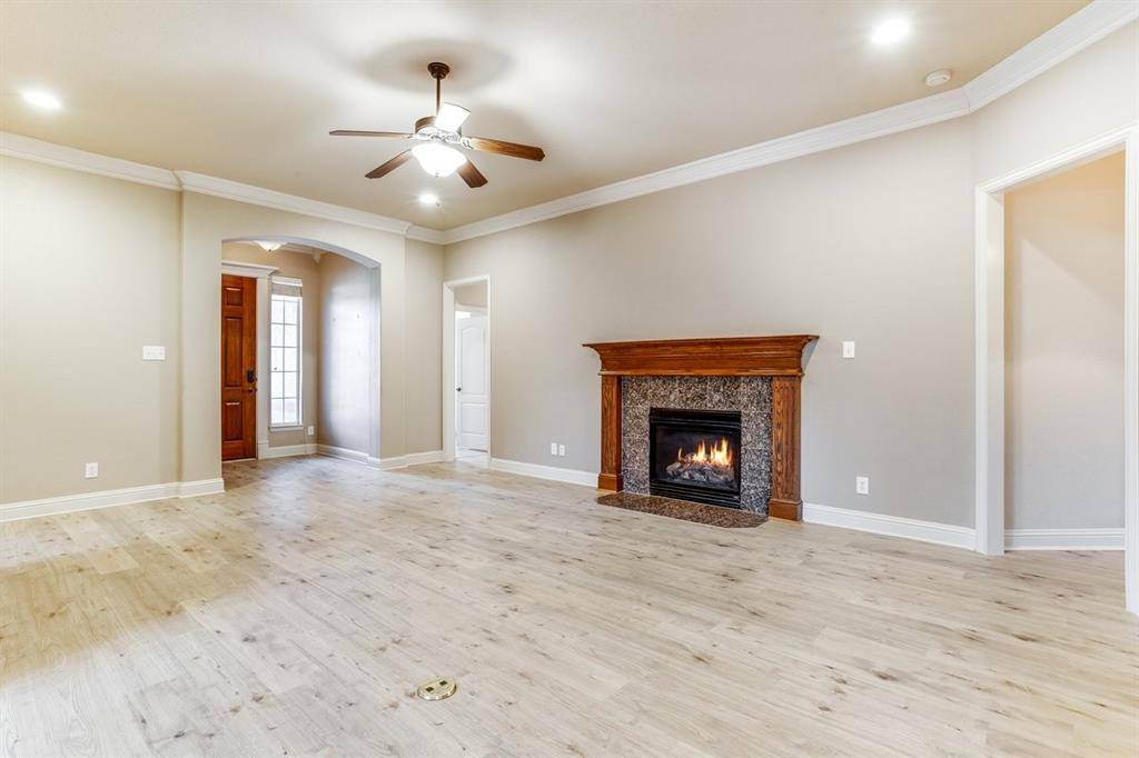 315 Castle Hill Drive, Burleson, TX 76028