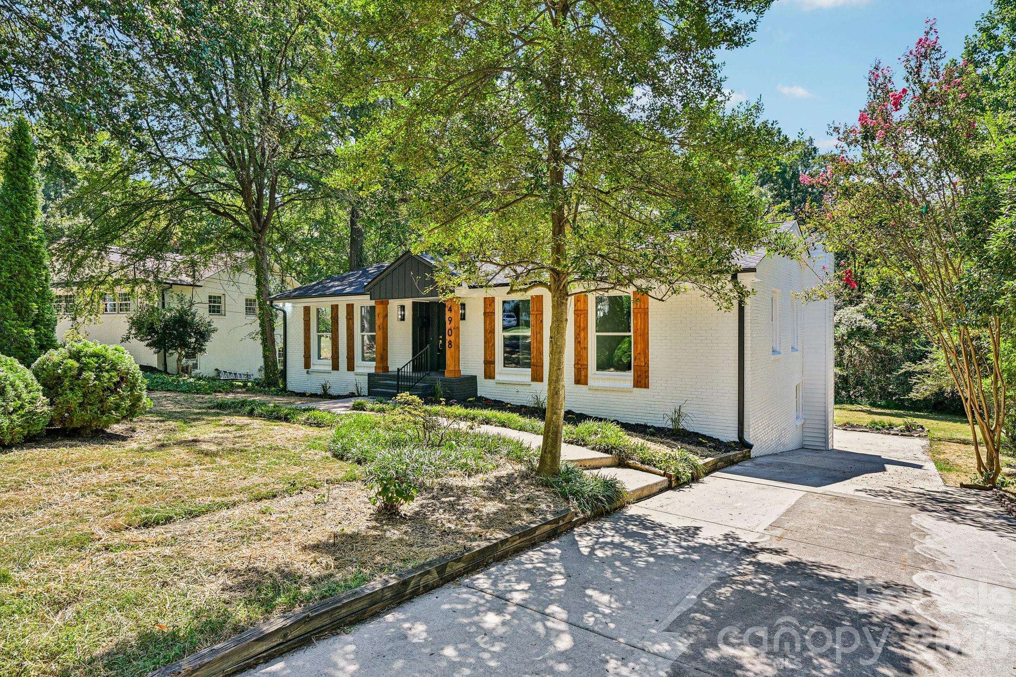 4908 Zephyr LN, Charlotte, NC 28209