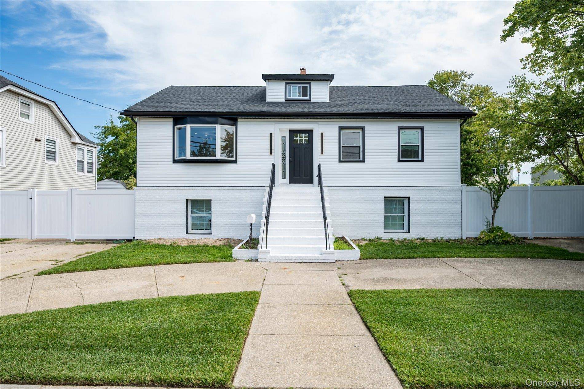 605 S Ocean AVE, Freeport, NY 11520