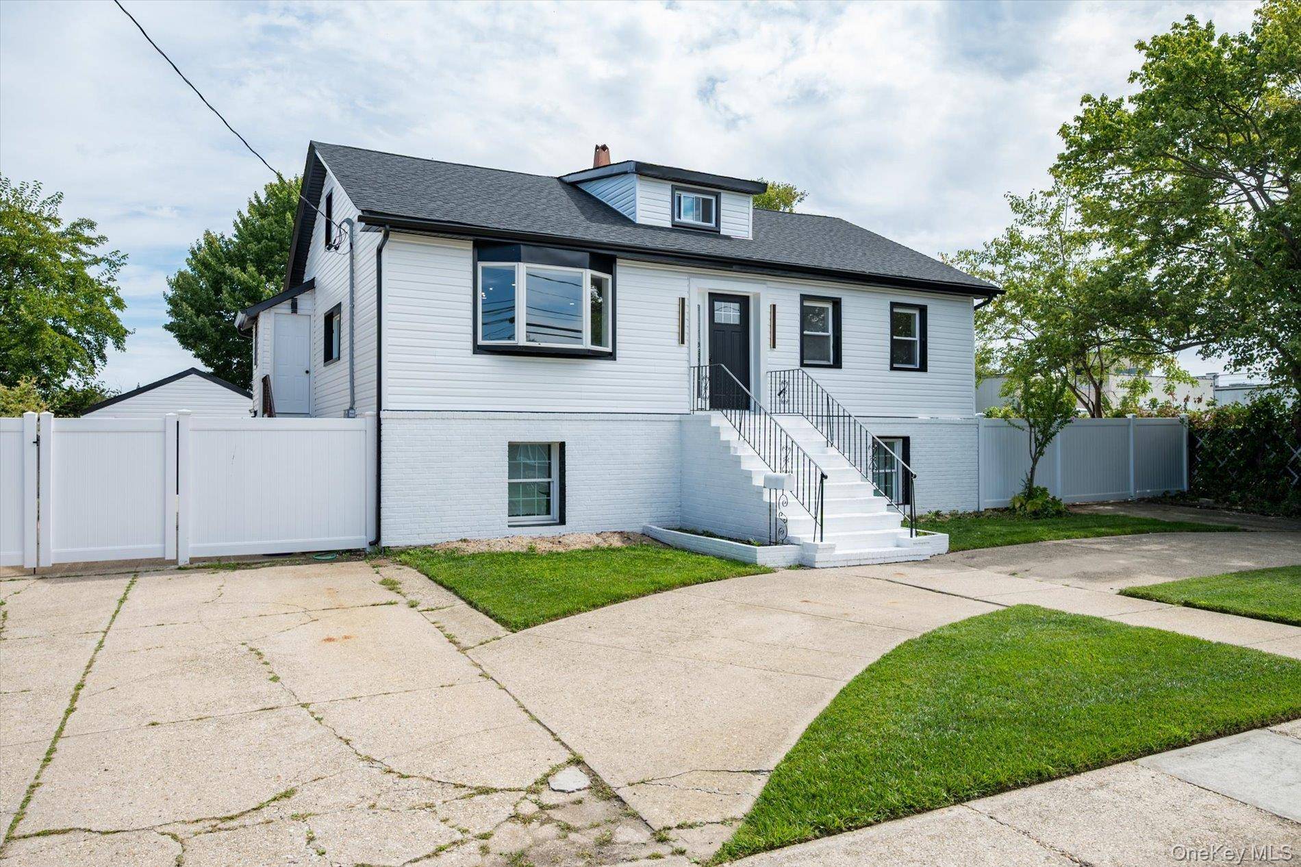 605 S Ocean AVE, Freeport, NY 11520