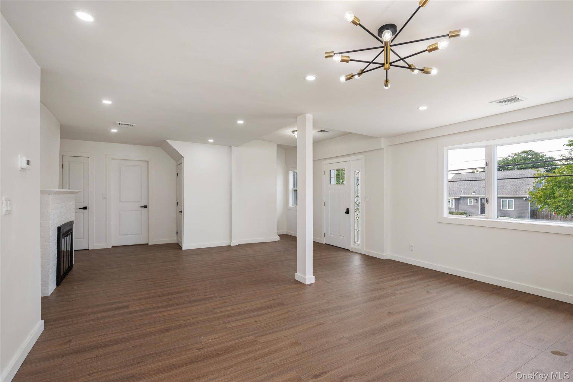 605 S Ocean AVE, Freeport, NY 11520