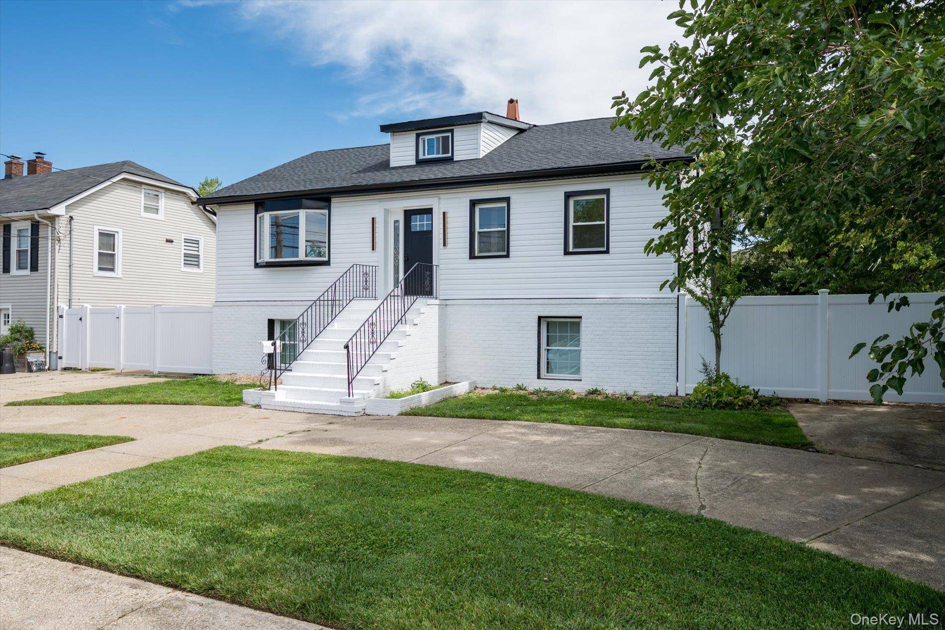 605 S Ocean AVE, Freeport, NY 11520