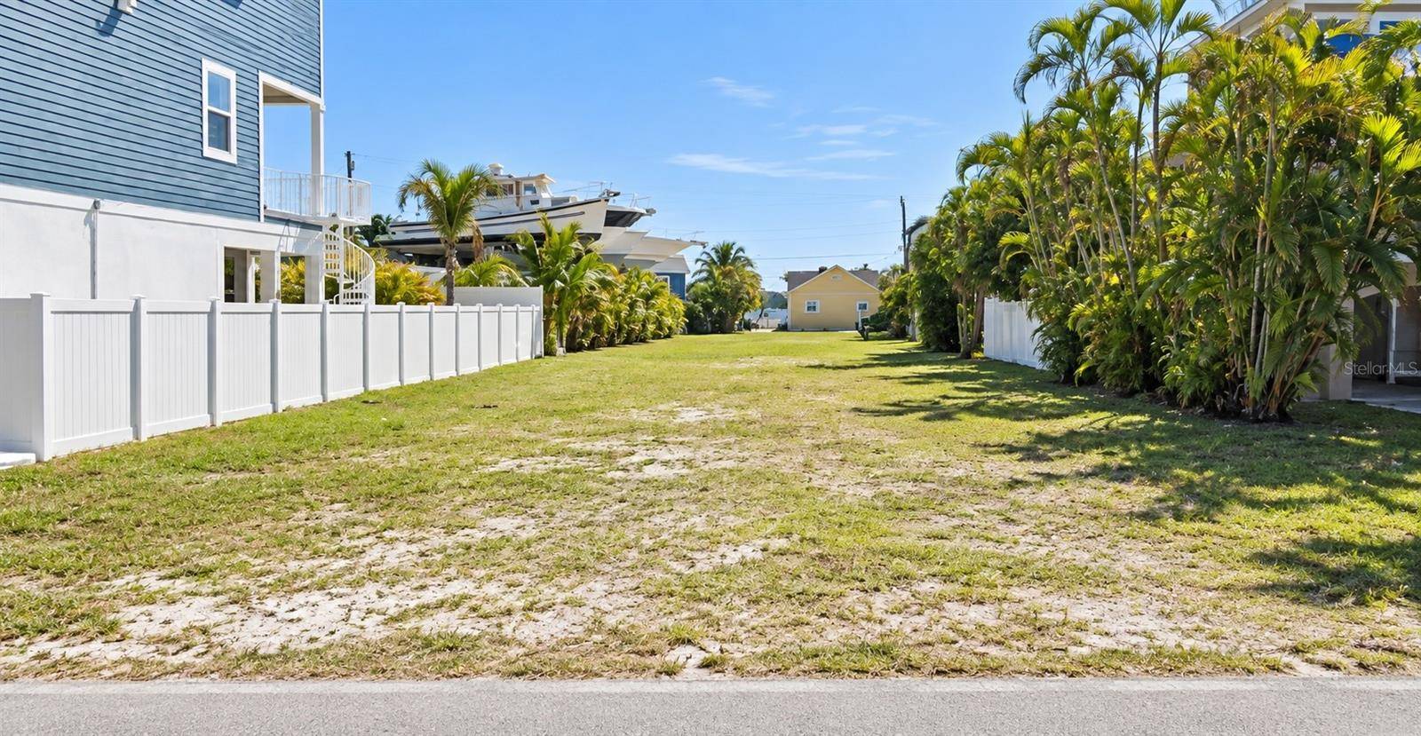 207 CHURCH AVE, Bradenton Beach, FL 34217