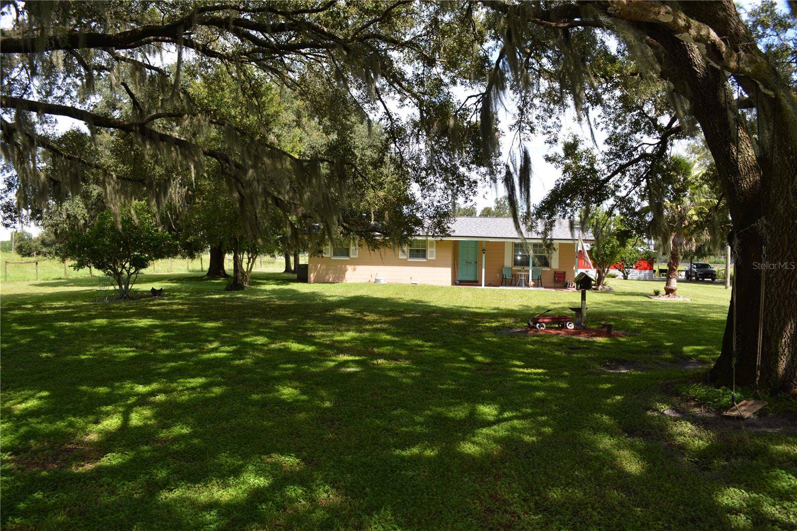 7826 CR 736, Center Hill, FL 33514