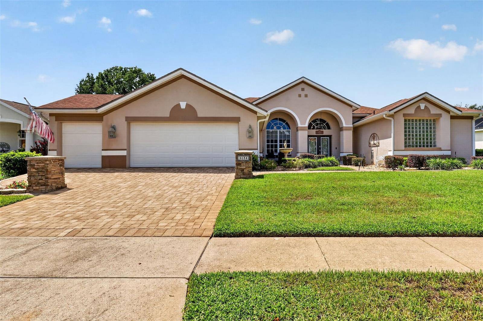 9036 LAUREL RIDGE DR, Mount Dora, FL 32757