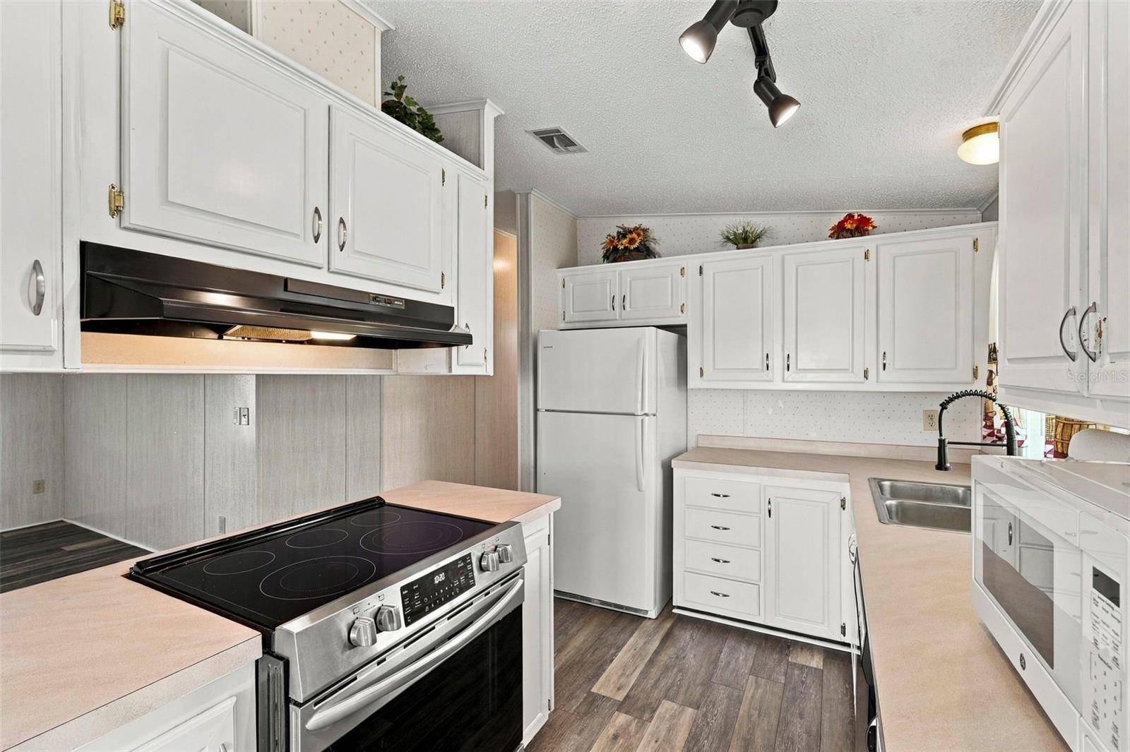 340 CANAL WAY, Oldsmar, FL 34677