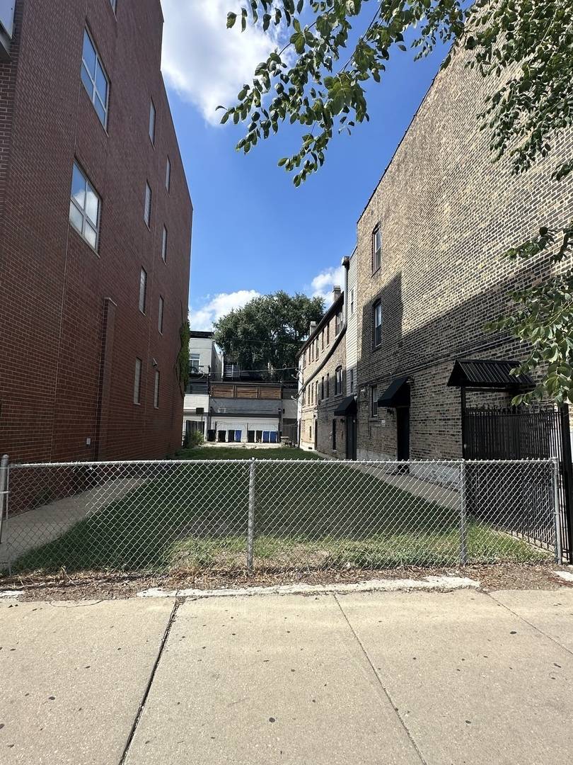 910 N ASHLAND AVE, Chicago, IL 60622