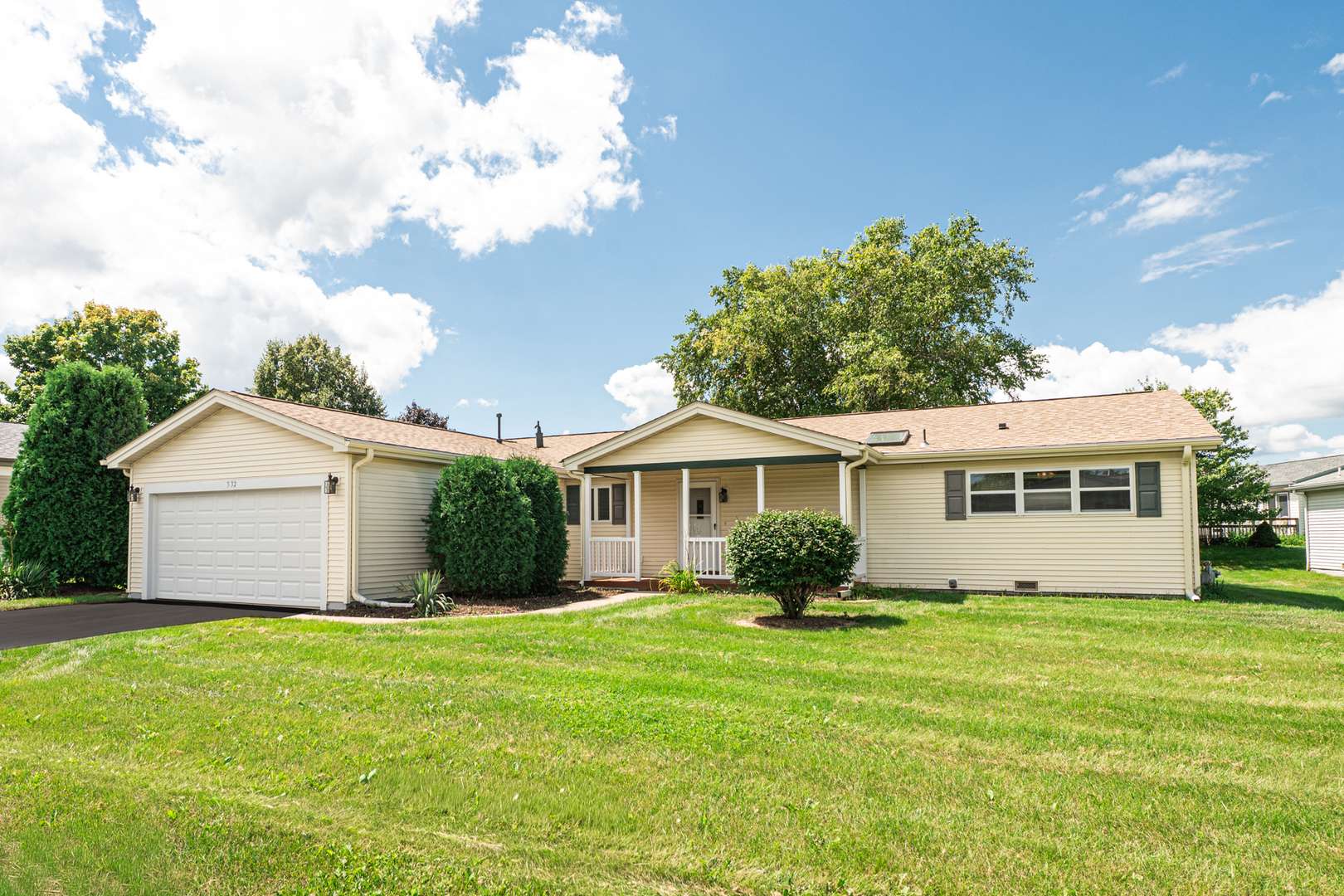 332 Palomino CT, Grayslake, IL 60030