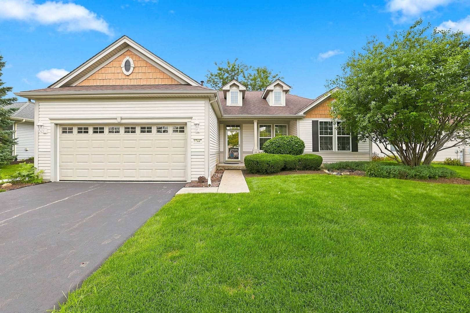 12449 Fox Run CT, Huntley, IL 60142