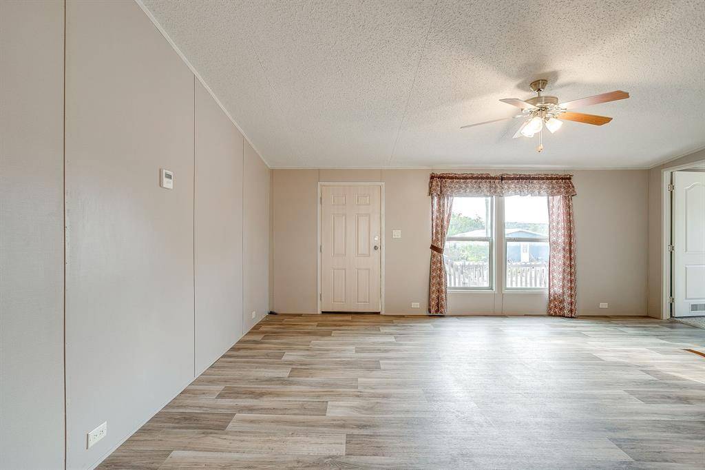 900 Tree Drive, Granbury, TX 76048