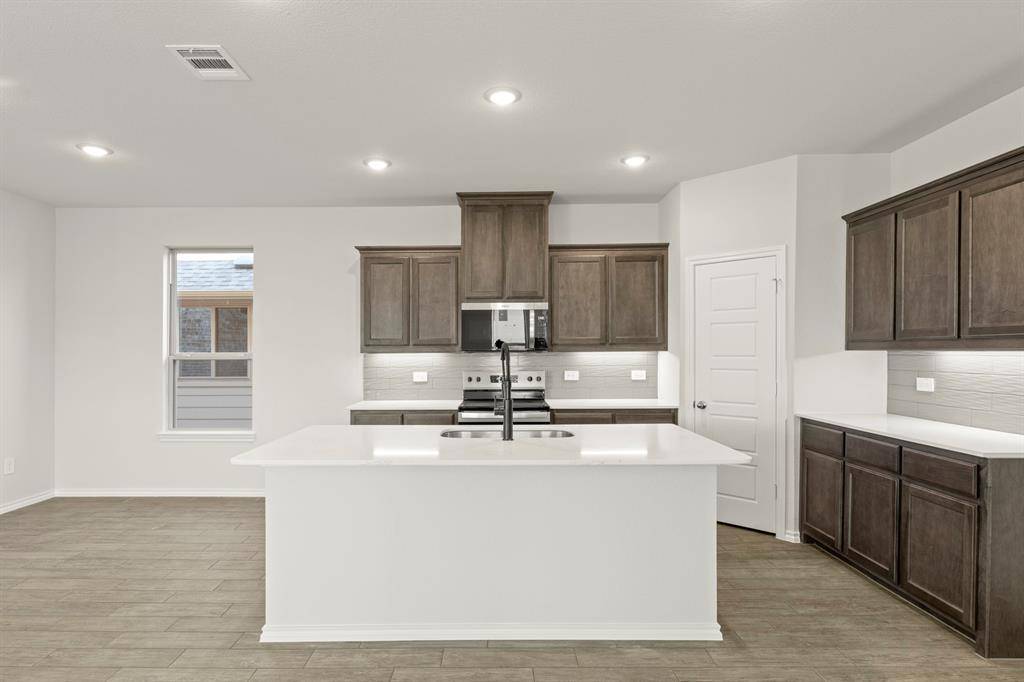 1700 Edgeway Drive, Aubrey, TX 76227