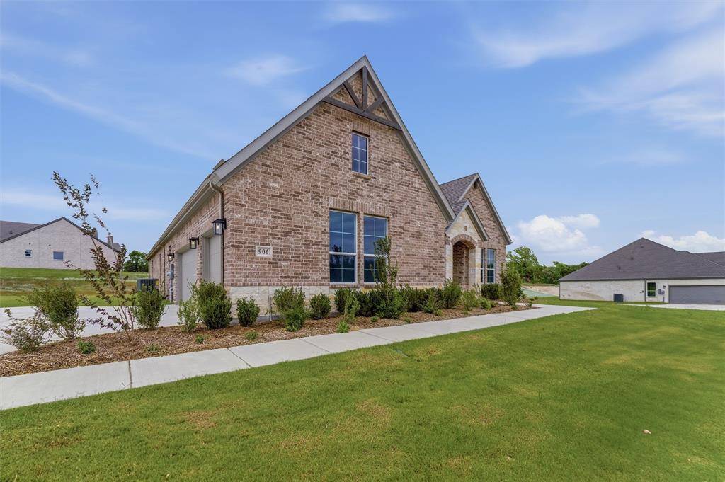 906 Perrin Lane, Van Alstyne, TX 75495