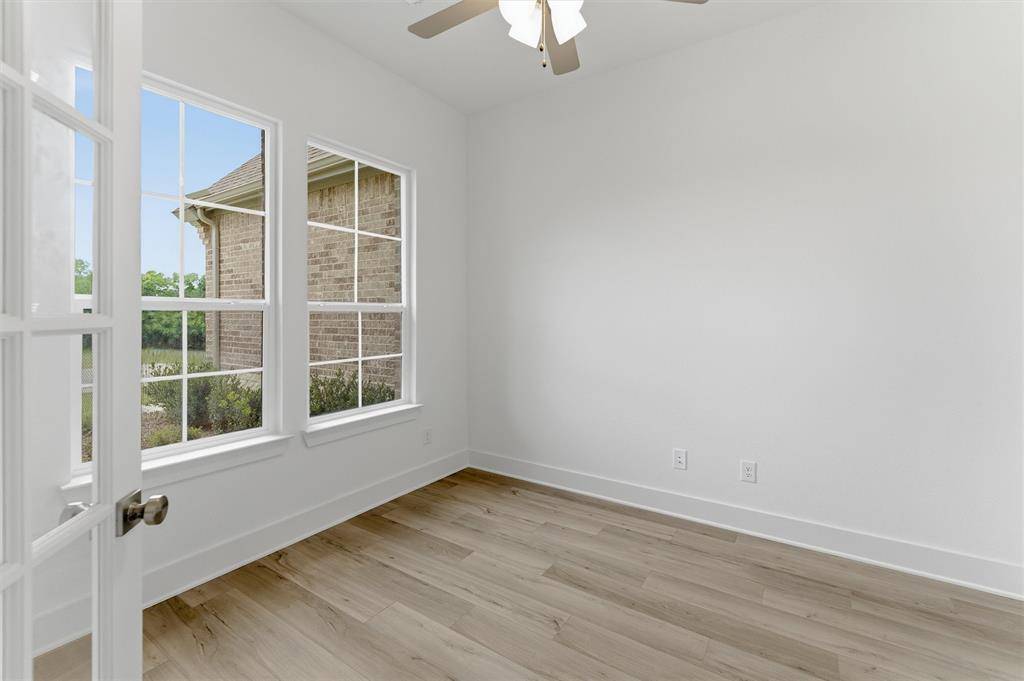 906 Perrin Lane, Van Alstyne, TX 75495