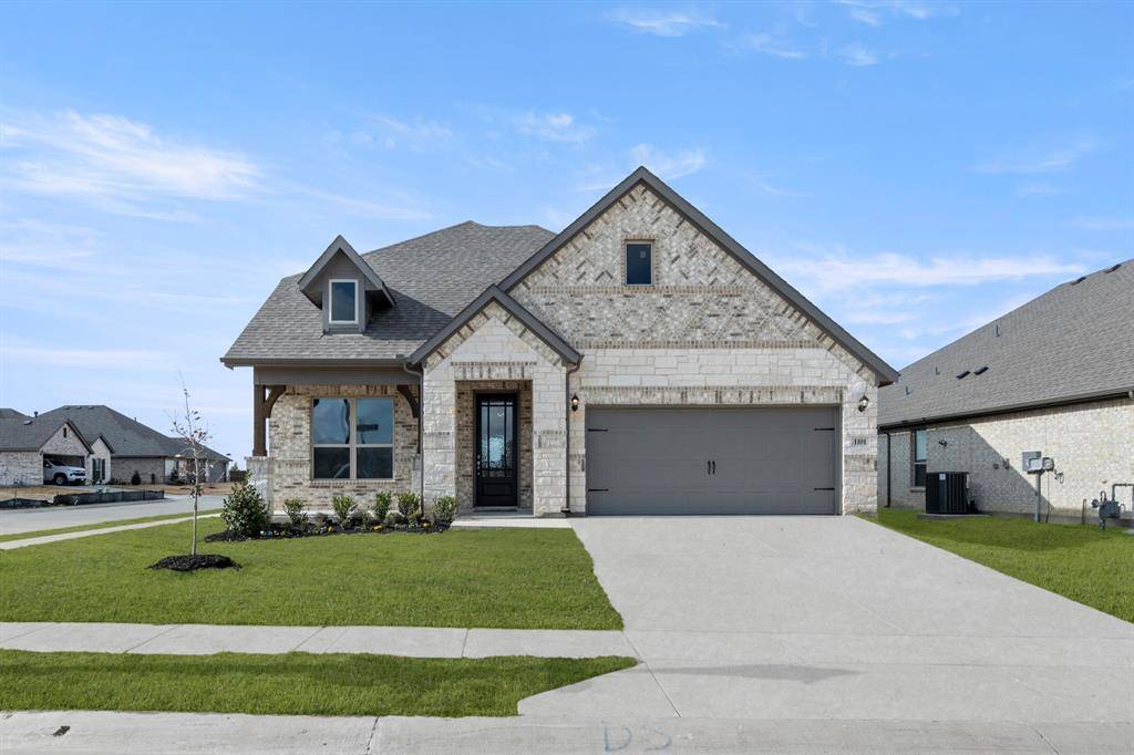 1101 Worthington Drive, Justin, TX 76247