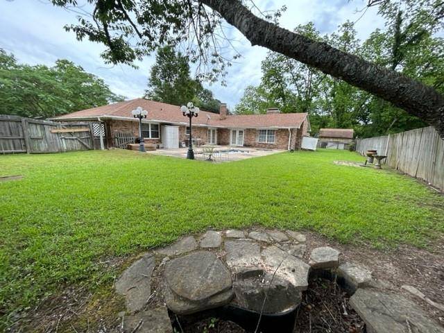 102 E Crockett Street, De Kalb, TX 75559