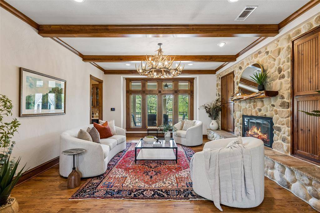 700 Temple Hall Highway, Granbury, TX 76049