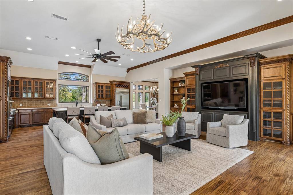 700 Temple Hall Highway, Granbury, TX 76049