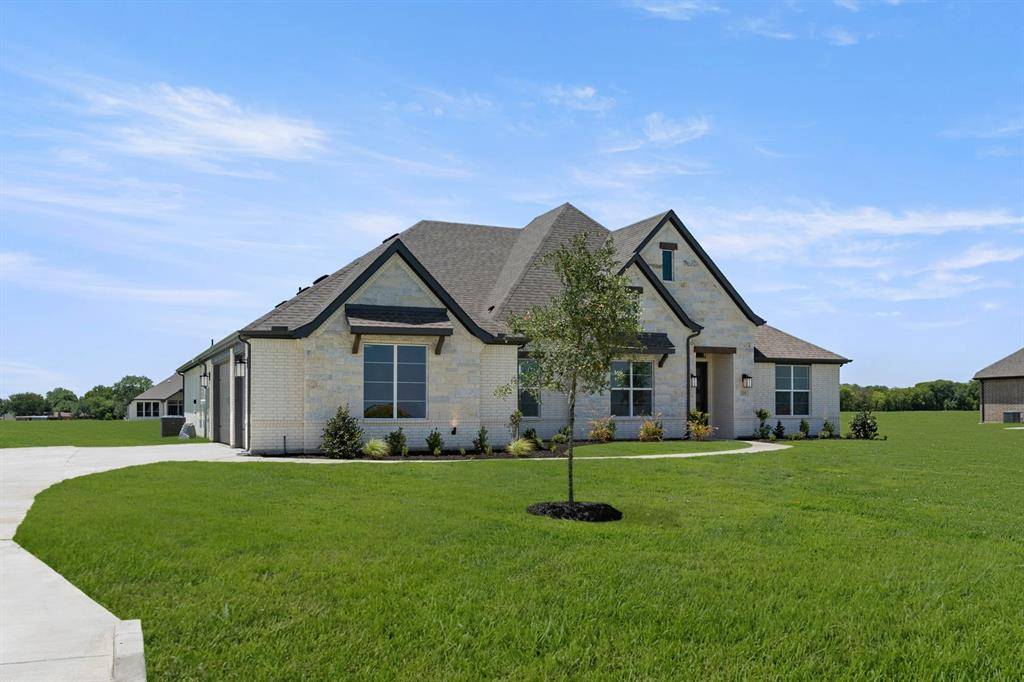 221 Cotopaxi Drive, Red Oak, TX 75154