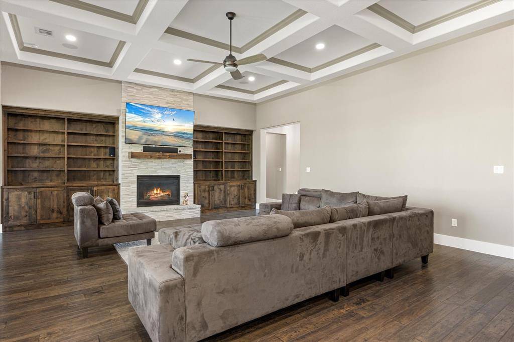 1203 Huntington Cove Court, Granbury, TX 76048