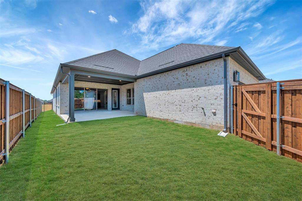 2097 Pine Grove Lane, Arlington, TX 76005
