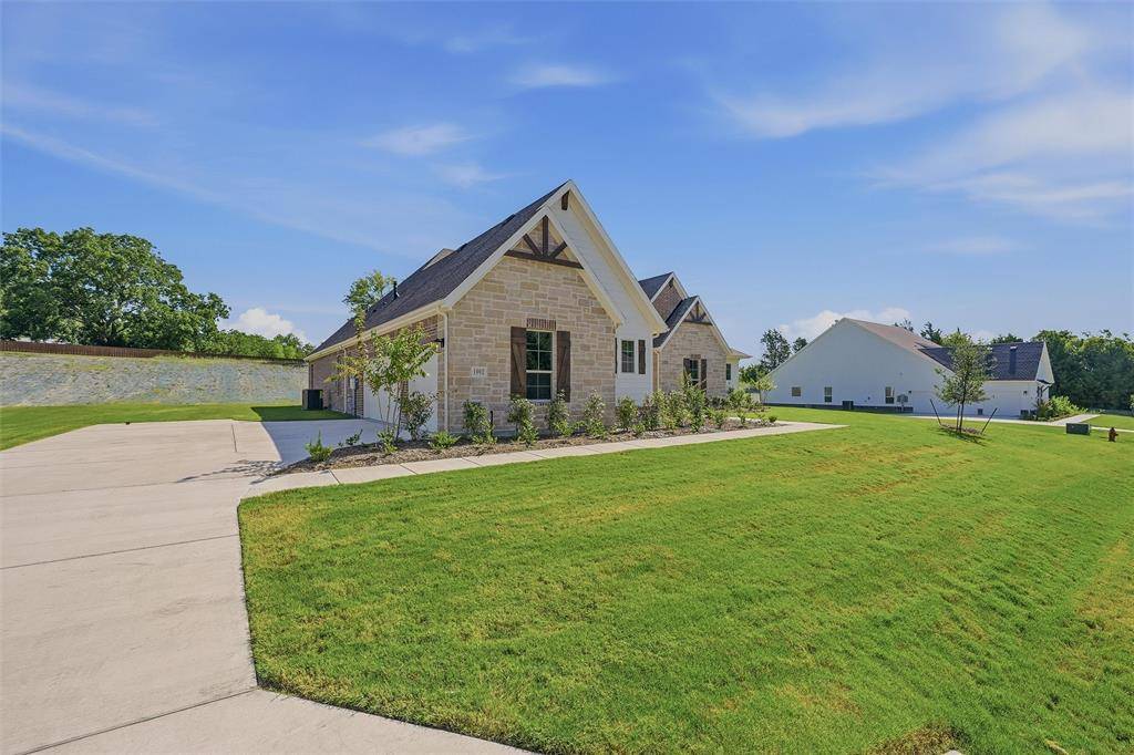 1002 Perrin Lane, Van Alstyne, TX 75495