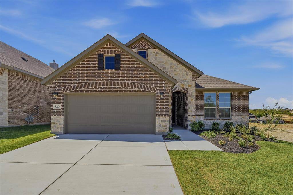 820 Elmstead Drive, Fort Worth, TX 76108