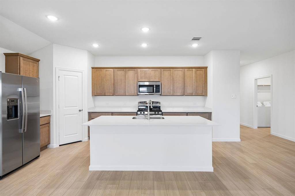 2525 Canadian Way, Crandall, TX 75114