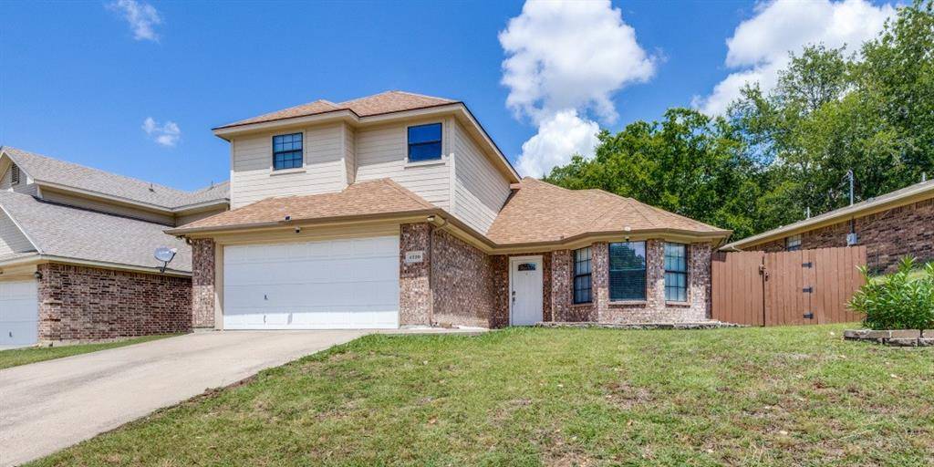 4220 Canyon Trail, Lake Worth, TX 76135