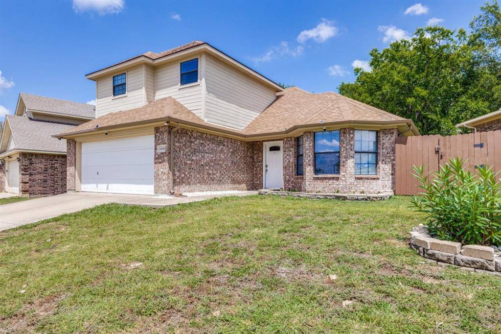 4220 Canyon Trail, Lake Worth, TX 76135