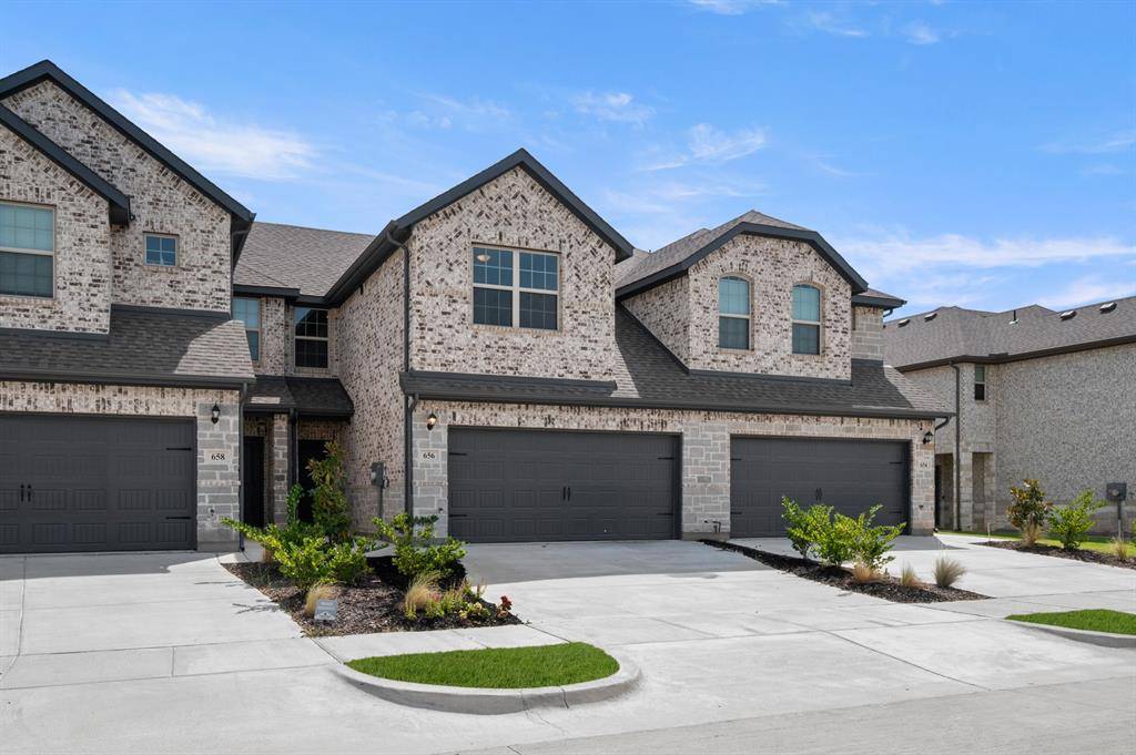 656 Sandiford Court, Mansfield, TX 76063