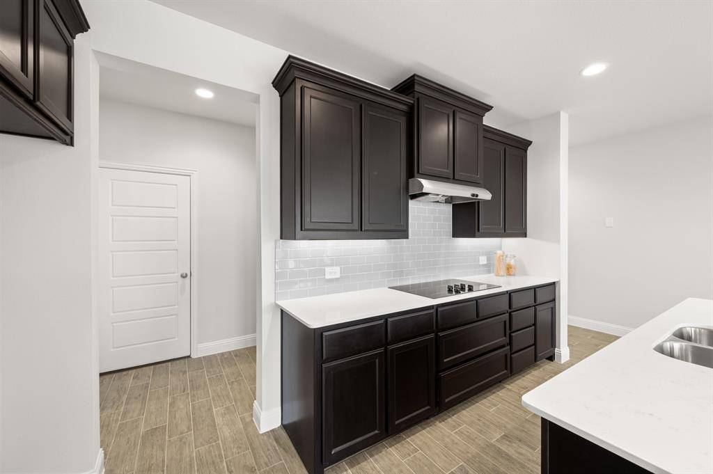 656 Sandiford Court, Mansfield, TX 76063