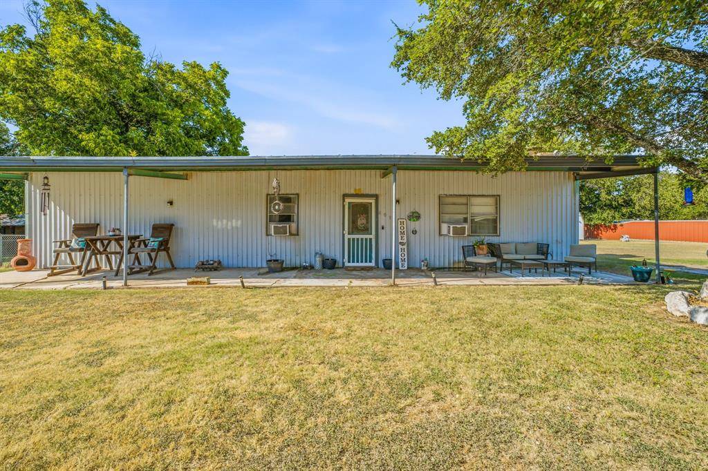 609 E Labadie Avenue, De Leon, TX 76444