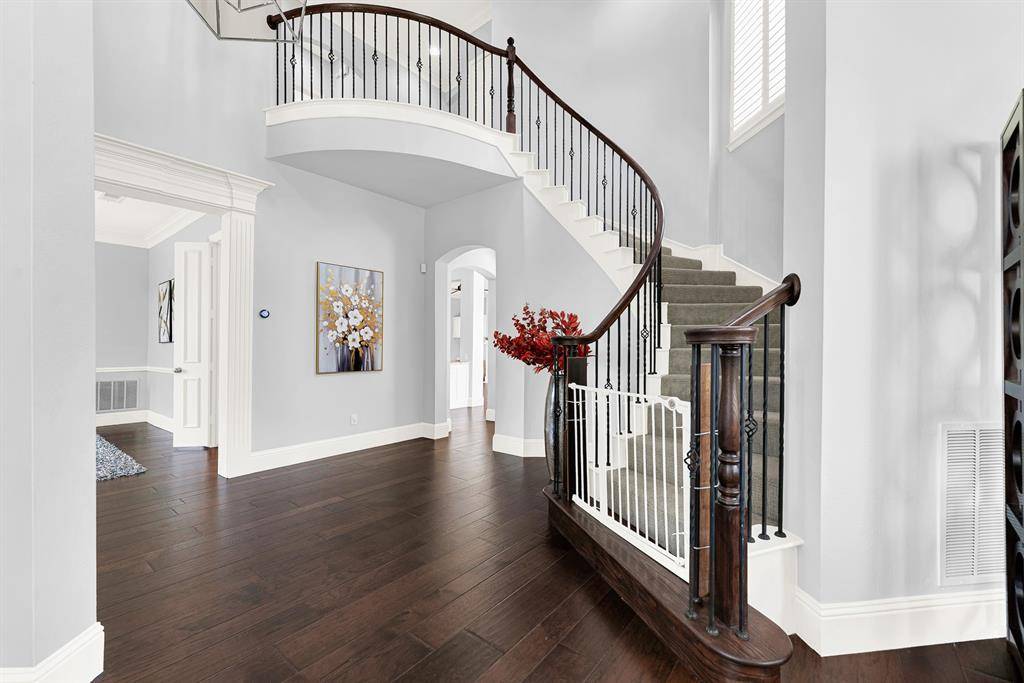 6400 VILLAGE SPRINGS Drive, Plano, TX 75024