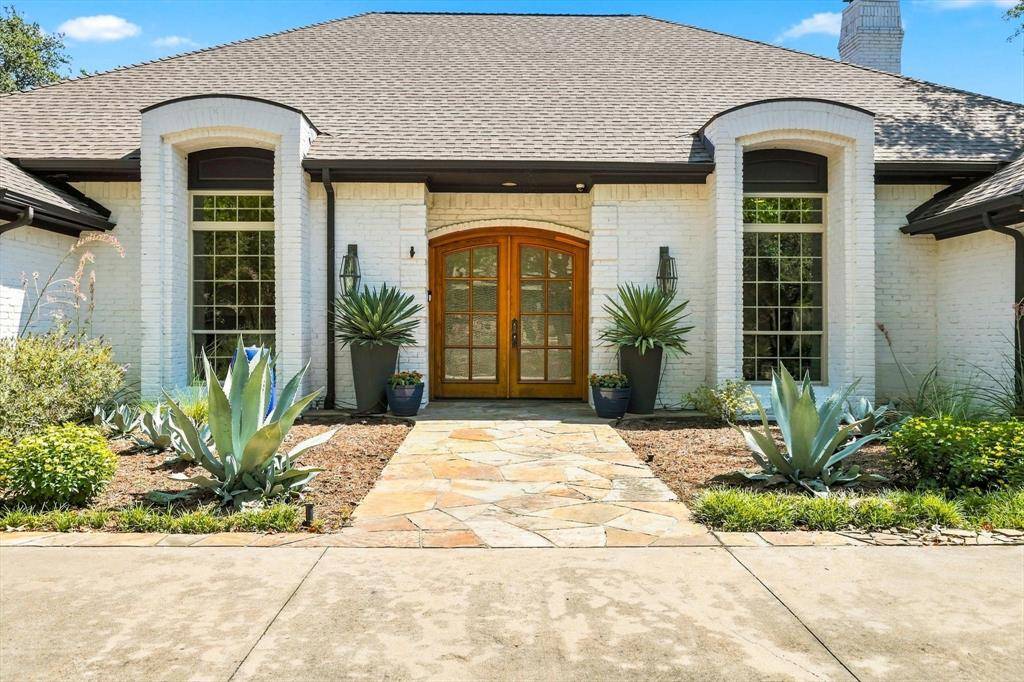 5702 Club Oaks Drive, Dallas, TX 75248