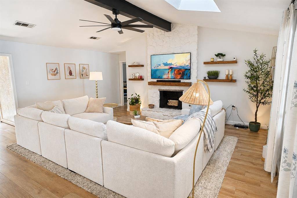 2200 Midhurst Drive, Arlington, TX 76013