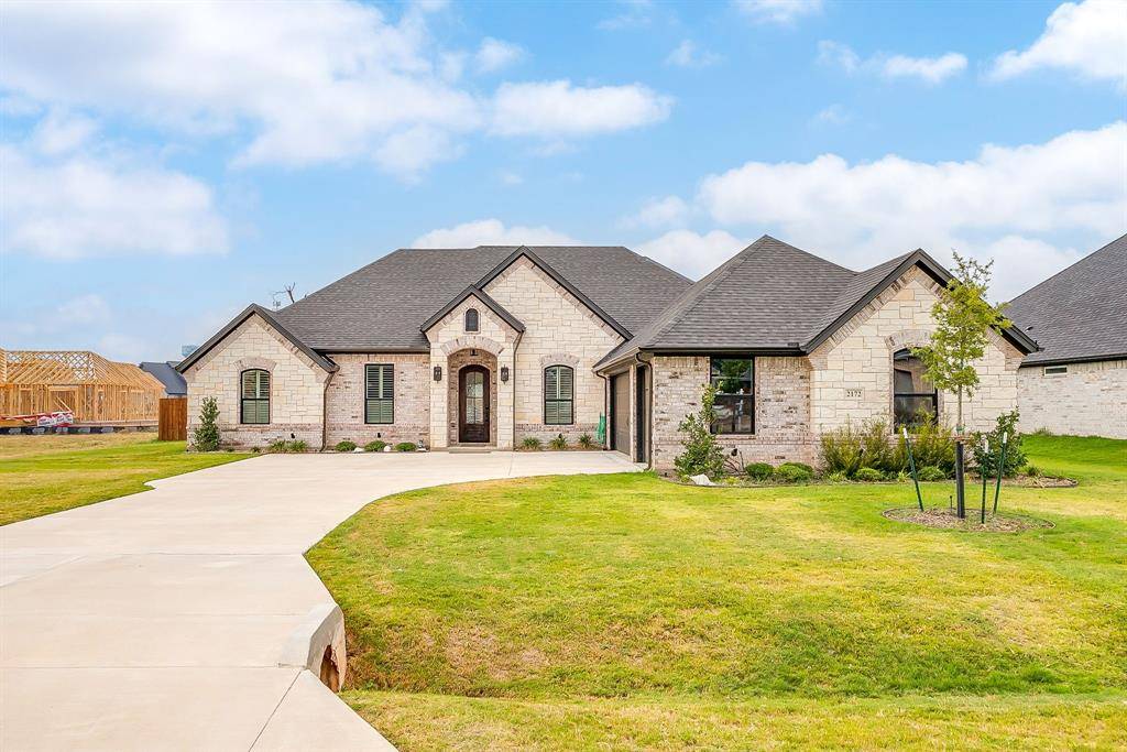 2172 Middlewood Circle, Granbury, TX 76049
