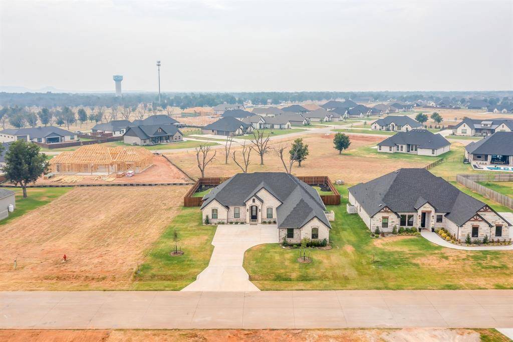 2172 Middlewood Circle, Granbury, TX 76049