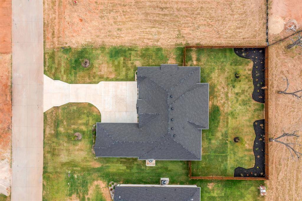 2172 Middlewood Circle, Granbury, TX 76049