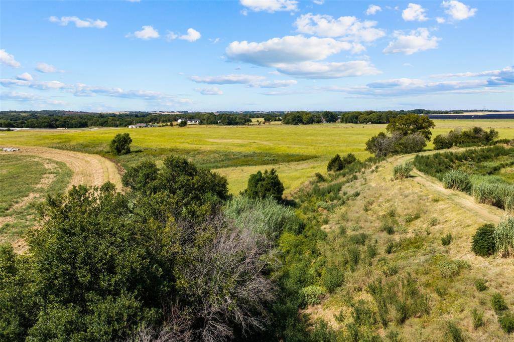4562 hwy 77, Chilton, TX 76632