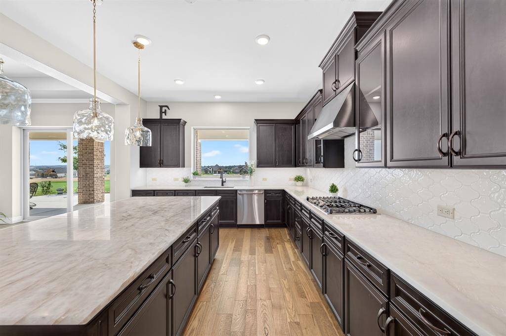 10601 Drinkwater Drive, Denton, TX 76207