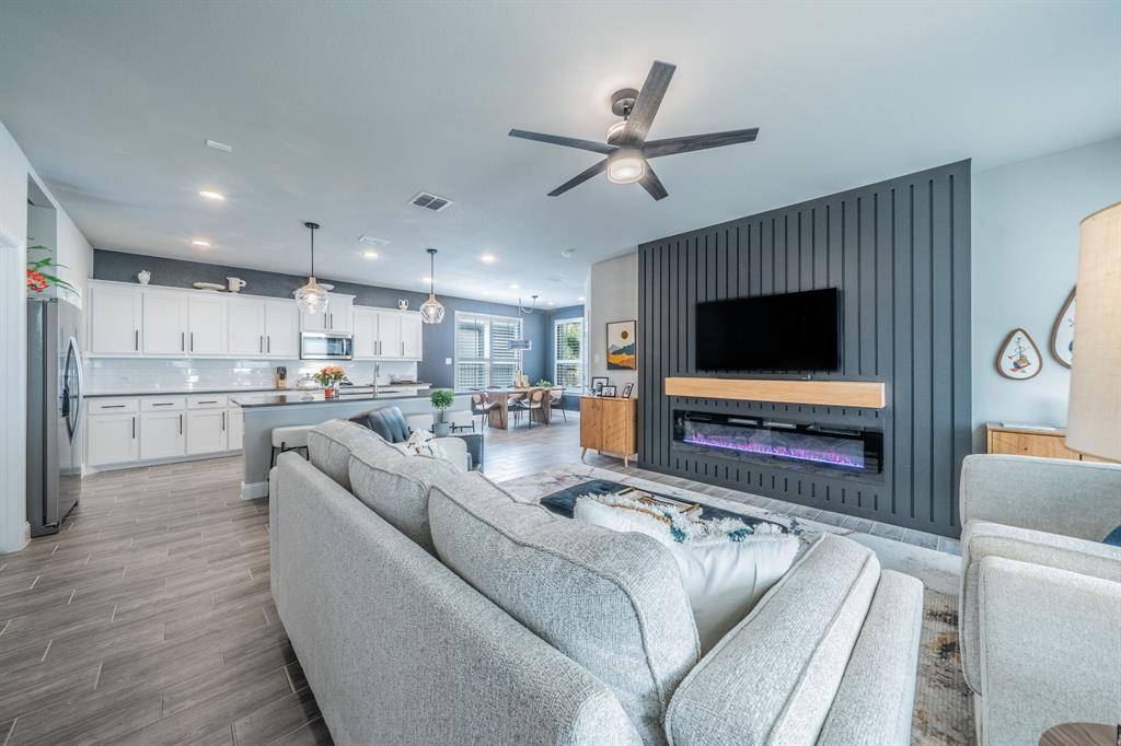 201 Foreman Drive, Midlothian, TX 76065