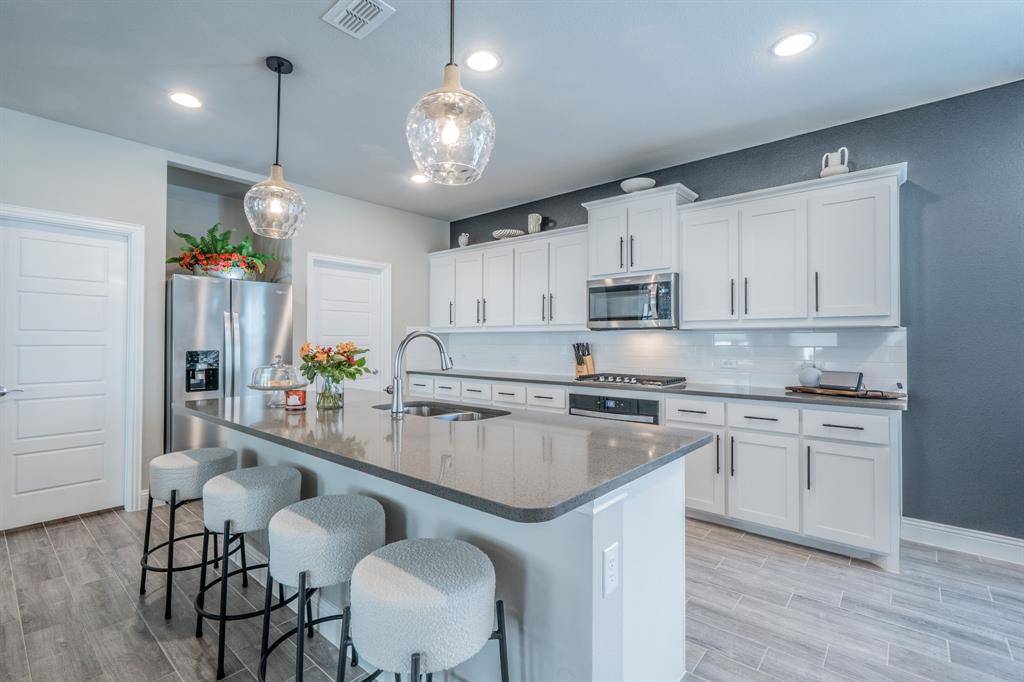 201 Foreman Drive, Midlothian, TX 76065