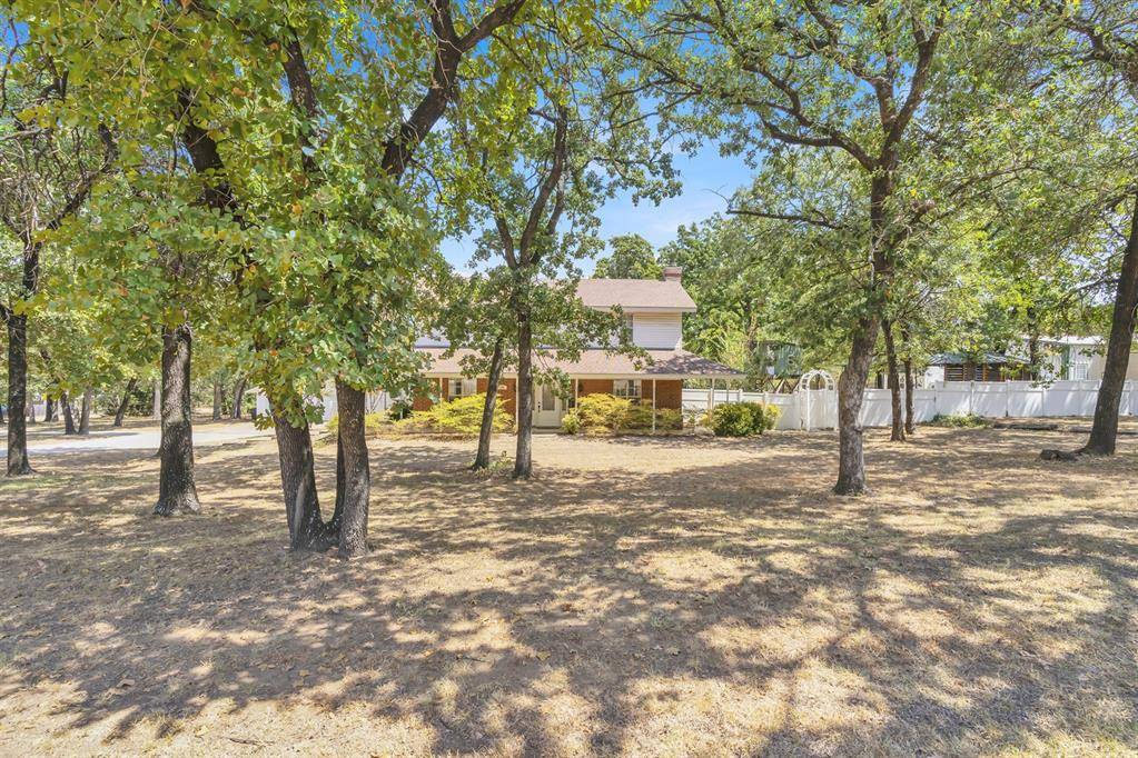 124 Alvarado Oak Drive, Alvarado, TX 76009