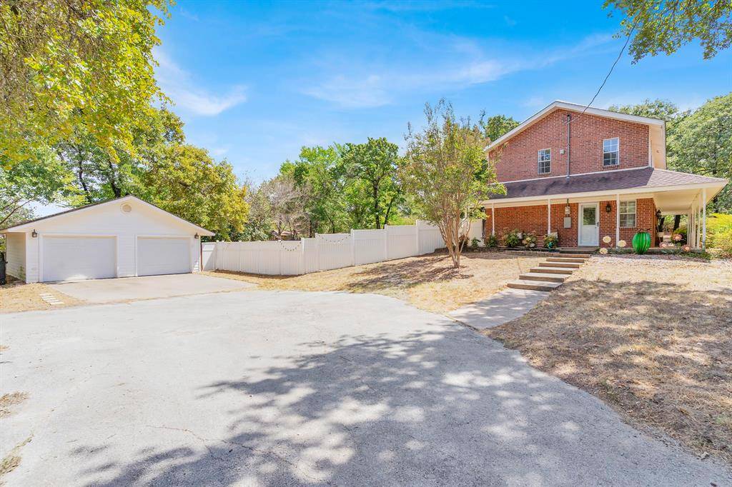 124 Alvarado Oak Drive, Alvarado, TX 76009
