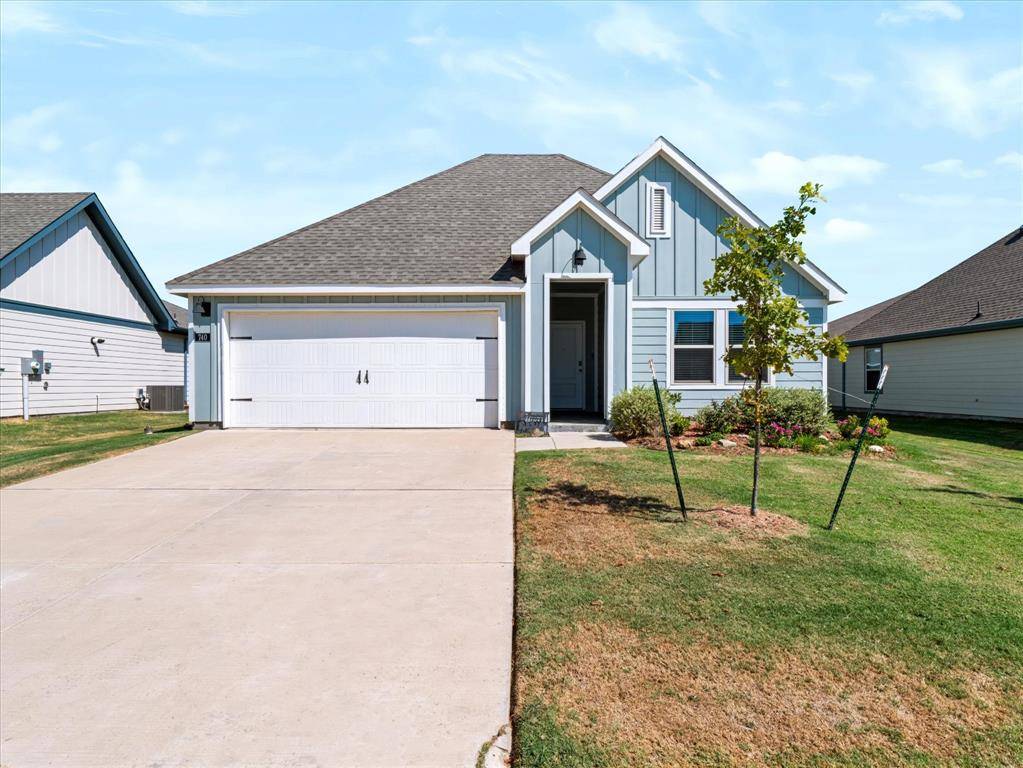 740 Amelia Court, Pilot Point, TX 76258