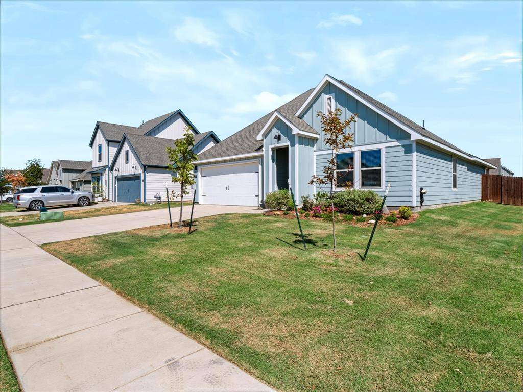 740 Amelia Court, Pilot Point, TX 76258